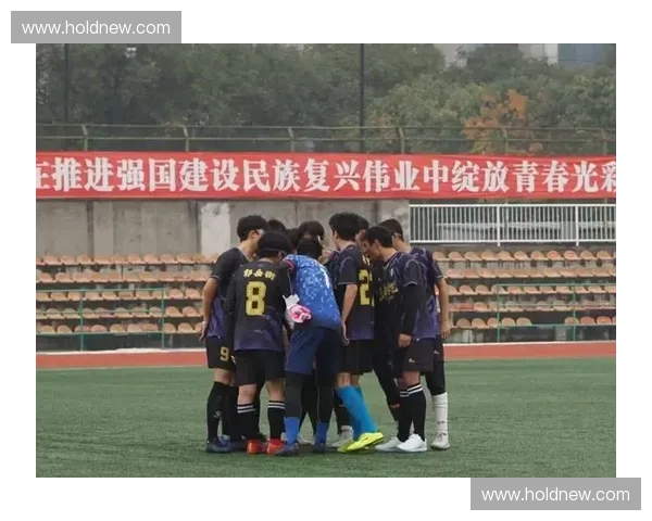 激烈对抗与青春力量汇聚大学生足球联赛精彩瞬间,展现校园体育风采